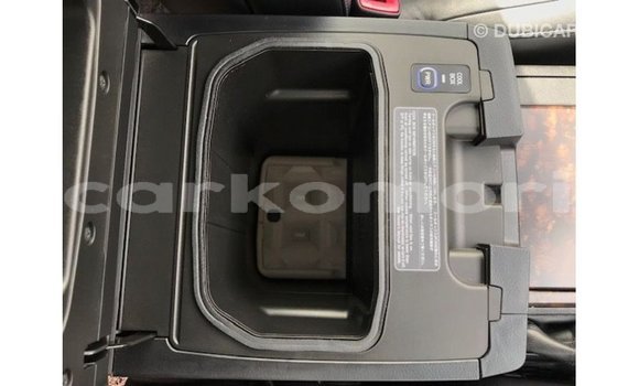 Acheter Import Voiture Toyota Land Cruiser Blanc à Import - Dubai, Grande Comore Acheter Import Voiture Toyota Land Cruiser Blanc à Import - Dubai, Grande Comore