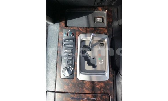 Acheter Import Voiture Toyota Land Cruiser Blanc à Import - Dubai, Grande Comore Acheter Import Voiture Toyota Land Cruiser Blanc à Import - Dubai, Grande Comore