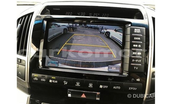 Acheter Import Voiture Toyota Land Cruiser Blanc à Import - Dubai, Grande Comore Acheter Import Voiture Toyota Land Cruiser Blanc à Import - Dubai, Grande Comore