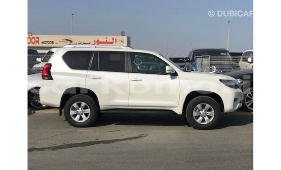 Acheter Import Voiture Toyota Prado Blanc à Import - Dubai, Grande Comore Acheter Import Voiture Toyota Prado Blanc à Import - Dubai, Grande Comore