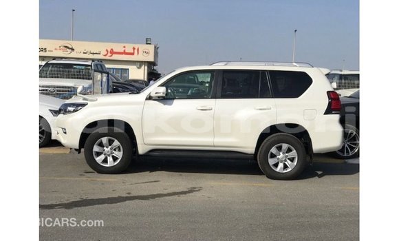 Acheter Import Voiture Toyota Prado Blanc à Import - Dubai, Grande Comore Acheter Import Voiture Toyota Prado Blanc à Import - Dubai, Grande Comore