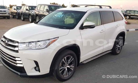 Acheter Import Voiture Toyota Highlander Blanc à Import - Dubai, Grande Comore Acheter Import Voiture Toyota Highlander Blanc à Import - Dubai, Grande Comore