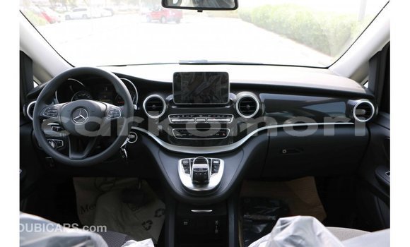 Buy Import Mercedes-Benz 250 Black Car in Import - Dubai in Great Comore Buy Import Mercedes-Benz 250 Black Car in Import - Dubai in Great Comore