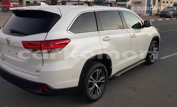 Acheter Import Voiture Toyota Highlander Blanc à Import - Dubai, Grande Comore Acheter Import Voiture Toyota Highlander Blanc à Import - Dubai, Grande Comore