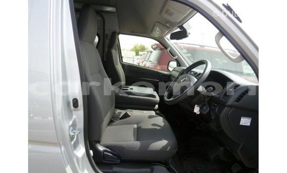 Acheter Import Voiture Toyota Hiace Autre à Import - Dubai, Grande Comore Acheter Import Voiture Toyota Hiace Autre à Import - Dubai, Grande Comore