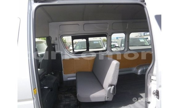 Acheter Import Voiture Toyota Hiace Autre à Import - Dubai, Grande Comore Acheter Import Voiture Toyota Hiace Autre à Import - Dubai, Grande Comore