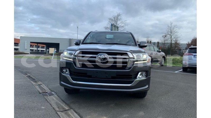 Big with watermark toyota land cruiser great comore import dubai 2044