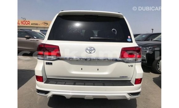 Acheter Import Voiture Toyota Land Cruiser Blanc à Import - Dubai, Grande Comore Acheter Import Voiture Toyota Land Cruiser Blanc à Import - Dubai, Grande Comore