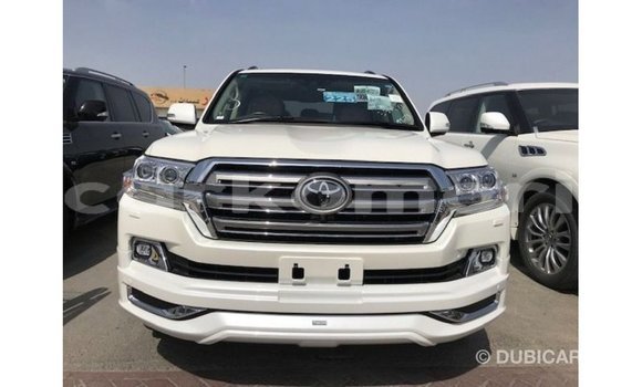 Acheter Import Voiture Toyota Land Cruiser Blanc à Import - Dubai, Grande Comore Acheter Import Voiture Toyota Land Cruiser Blanc à Import - Dubai, Grande Comore
