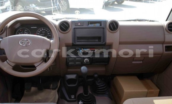 Acheter Import Voiture Toyota Land Cruiser Beige à Import - Dubai, Grande Comore Acheter Import Voiture Toyota Land Cruiser Beige à Import - Dubai, Grande Comore