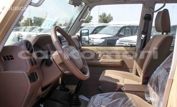 Acheter Import Voiture Toyota Land Cruiser Beige à Import - Dubai, Grande Comore Acheter Import Voiture Toyota Land Cruiser Beige à Import - Dubai, Grande Comore