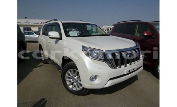 Acheter Import Voiture Toyota Prado Blanc à Import - Dubai, Grande Comore Acheter Import Voiture Toyota Prado Blanc à Import - Dubai, Grande Comore