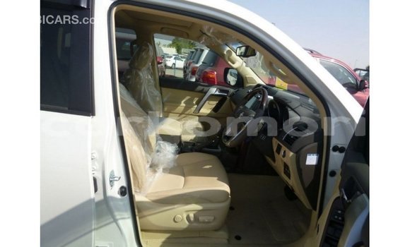 Acheter Import Voiture Toyota Prado Blanc à Import - Dubai, Grande Comore Acheter Import Voiture Toyota Prado Blanc à Import - Dubai, Grande Comore