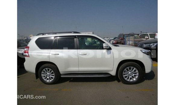 Acheter Import Voiture Toyota Prado Blanc à Import - Dubai, Grande Comore Acheter Import Voiture Toyota Prado Blanc à Import - Dubai, Grande Comore