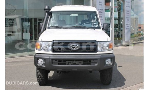Acheter Import Voiture Toyota Land Cruiser Blanc à Import - Dubai, Grande Comore Acheter Import Voiture Toyota Land Cruiser Blanc à Import - Dubai, Grande Comore