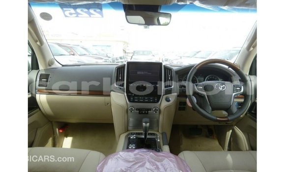 Buy Import Toyota Land Cruiser White Car in Import - Dubai in Great Comore Buy Import Toyota Land Cruiser White Car in Import - Dubai in Great Comore