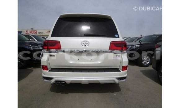 Buy Import Toyota Land Cruiser White Car in Import - Dubai in Great Comore Buy Import Toyota Land Cruiser White Car in Import - Dubai in Great Comore