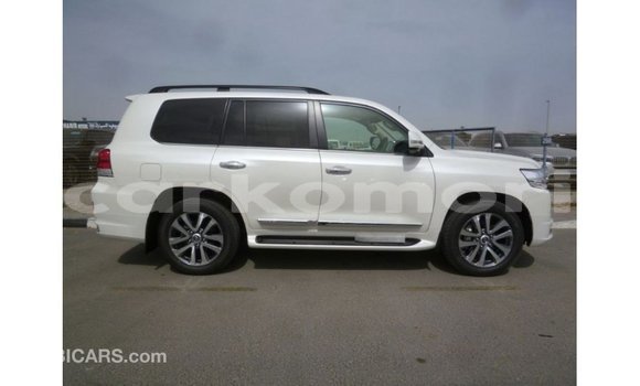 Buy Import Toyota Land Cruiser White Car in Import - Dubai in Great Comore Buy Import Toyota Land Cruiser White Car in Import - Dubai in Great Comore