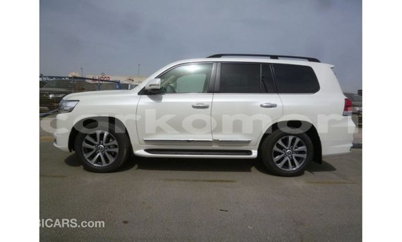 Buy Import Toyota Land Cruiser White Car in Import - Dubai in Great Comore Buy Import Toyota Land Cruiser White Car in Import - Dubai in Great Comore