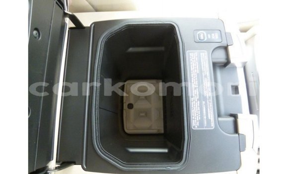 Buy Import Toyota Land Cruiser White Car in Import - Dubai in Great Comore Buy Import Toyota Land Cruiser White Car in Import - Dubai in Great Comore