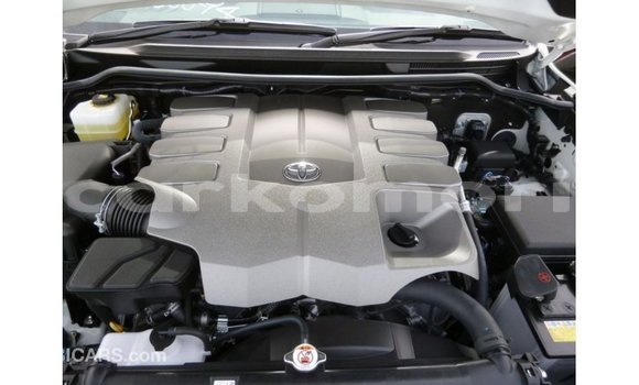 Buy Import Toyota Land Cruiser White Car in Import - Dubai in Great Comore Buy Import Toyota Land Cruiser White Car in Import - Dubai in Great Comore