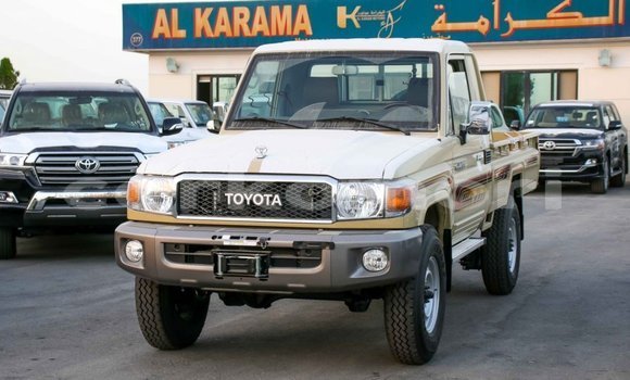 Acheter Import Voiture Toyota Land Cruiser Beige à Import - Dubai, Grande Comore Acheter Import Voiture Toyota Land Cruiser Beige à Import - Dubai, Grande Comore