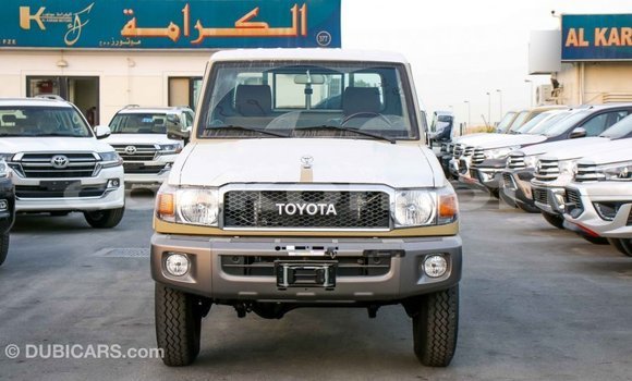 Acheter Import Voiture Toyota Land Cruiser Beige à Import - Dubai, Grande Comore Acheter Import Voiture Toyota Land Cruiser Beige à Import - Dubai, Grande Comore