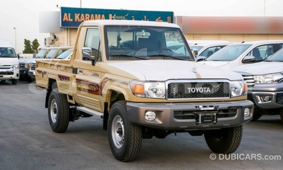 Acheter Import Voiture Toyota Land Cruiser Beige à Import - Dubai, Grande Comore Acheter Import Voiture Toyota Land Cruiser Beige à Import - Dubai, Grande Comore