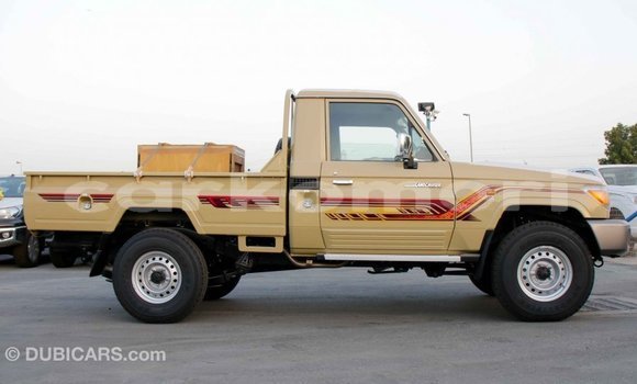 Acheter Import Voiture Toyota Land Cruiser Beige à Import - Dubai, Grande Comore Acheter Import Voiture Toyota Land Cruiser Beige à Import - Dubai, Grande Comore