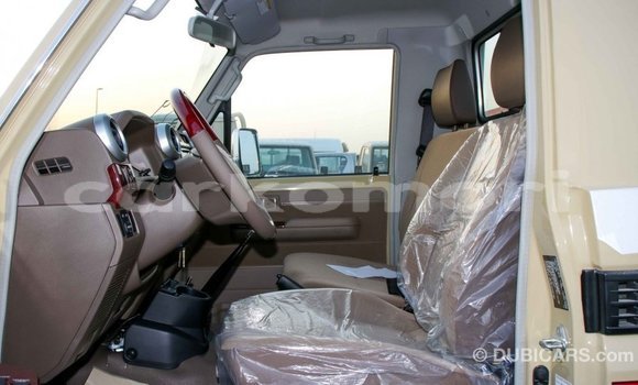 Acheter Import Voiture Toyota Land Cruiser Beige à Import - Dubai, Grande Comore Acheter Import Voiture Toyota Land Cruiser Beige à Import - Dubai, Grande Comore