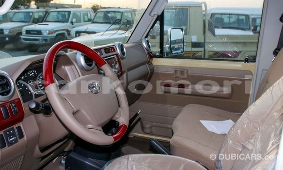 Acheter Import Voiture Toyota Land Cruiser Beige à Import - Dubai, Grande Comore Acheter Import Voiture Toyota Land Cruiser Beige à Import - Dubai, Grande Comore