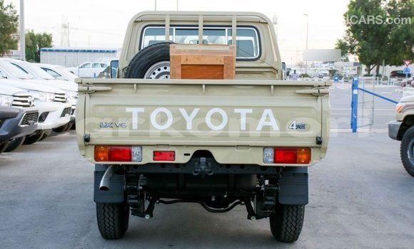 Acheter Import Voiture Toyota Land Cruiser Beige à Import - Dubai, Grande Comore Acheter Import Voiture Toyota Land Cruiser Beige à Import - Dubai, Grande Comore