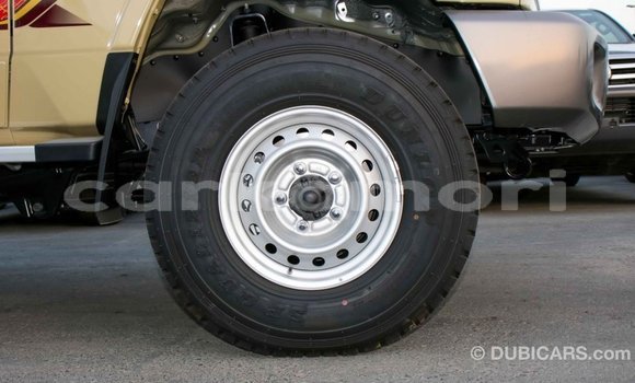 Acheter Import Voiture Toyota Land Cruiser Beige à Import - Dubai, Grande Comore Acheter Import Voiture Toyota Land Cruiser Beige à Import - Dubai, Grande Comore