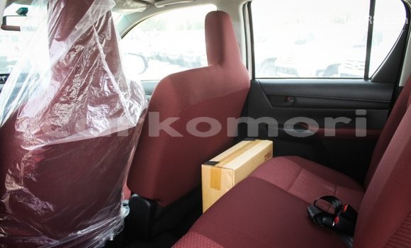 Buy Import Toyota Hilux White Car in Import - Dubai in Great Comore Buy Import Toyota Hilux White Car in Import - Dubai in Great Comore