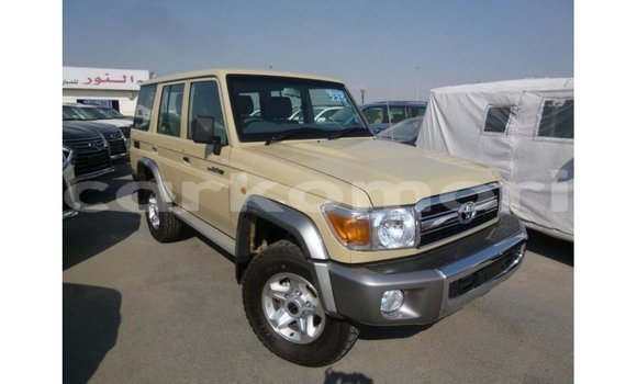 Acheter Import Voiture Toyota Land Cruiser Beige à Import - Dubai, Grande Comore Acheter Import Voiture Toyota Land Cruiser Beige à Import - Dubai, Grande Comore