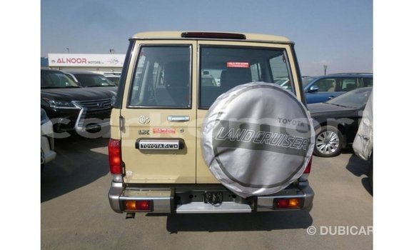 Acheter Import Voiture Toyota Land Cruiser Beige à Import - Dubai, Grande Comore Acheter Import Voiture Toyota Land Cruiser Beige à Import - Dubai, Grande Comore