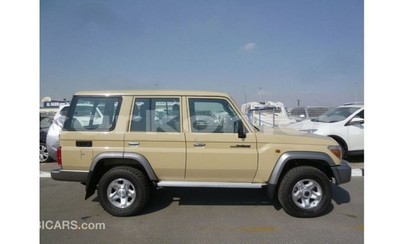 Acheter Import Voiture Toyota Land Cruiser Beige à Import - Dubai, Grande Comore Acheter Import Voiture Toyota Land Cruiser Beige à Import - Dubai, Grande Comore