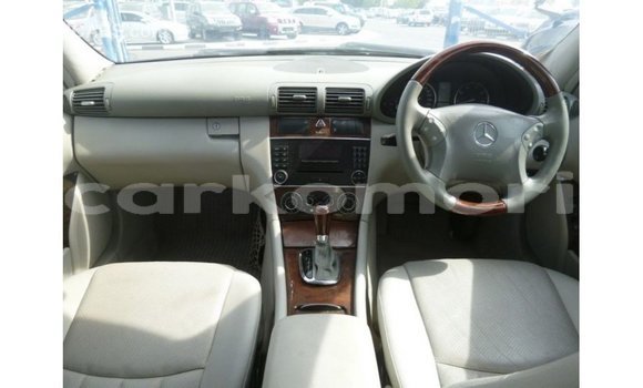 Buy Import Mercedes-Benz 190 Blue Car in Import - Dubai in Great Comore Buy Import Mercedes-Benz 190 Blue Car in Import - Dubai in Great Comore