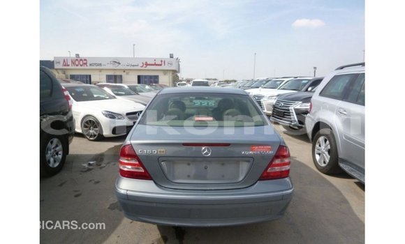Buy Import Mercedes-Benz 190 Blue Car in Import - Dubai in Great Comore Buy Import Mercedes-Benz 190 Blue Car in Import - Dubai in Great Comore
