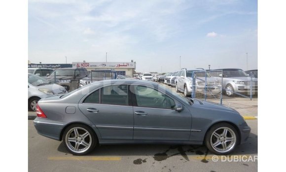 Buy Import Mercedes-Benz 190 Blue Car in Import - Dubai in Great Comore Buy Import Mercedes-Benz 190 Blue Car in Import - Dubai in Great Comore
