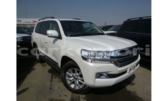 Buy Import Toyota Land Cruiser White Car in Import - Dubai in Great Comore