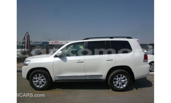 Buy Import Toyota Land Cruiser White Car in Import - Dubai in Great Comore Buy Import Toyota Land Cruiser White Car in Import - Dubai in Great Comore
