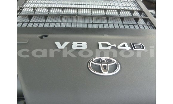Buy Import Toyota Land Cruiser White Car in Import - Dubai in Great Comore Buy Import Toyota Land Cruiser White Car in Import - Dubai in Great Comore