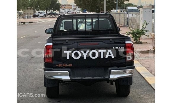 Acheter Import Voiture Toyota Hilux Noir à Import - Dubai, Grande Comore Acheter Import Voiture Toyota Hilux Noir à Import - Dubai, Grande Comore