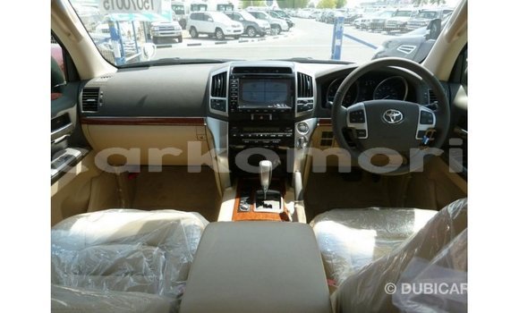 Acheter Import Voiture Toyota Land Cruiser Blanc à Import - Dubai, Grande Comore Acheter Import Voiture Toyota Land Cruiser Blanc à Import - Dubai, Grande Comore