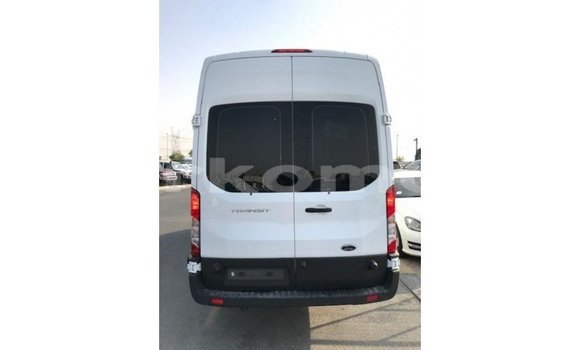 Acheter Import Voiture Ford Club Wagon Blanc à Import - Dubai, Grande Comore Acheter Import Voiture Ford Club Wagon Blanc à Import - Dubai, Grande Comore