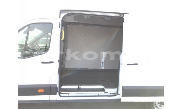 Acheter Import Voiture Ford Club Wagon Blanc à Import - Dubai, Grande Comore Acheter Import Voiture Ford Club Wagon Blanc à Import - Dubai, Grande Comore