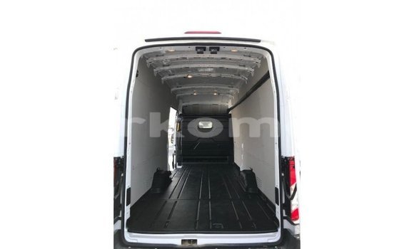 Acheter Import Voiture Ford Club Wagon Blanc à Import - Dubai, Grande Comore Acheter Import Voiture Ford Club Wagon Blanc à Import - Dubai, Grande Comore