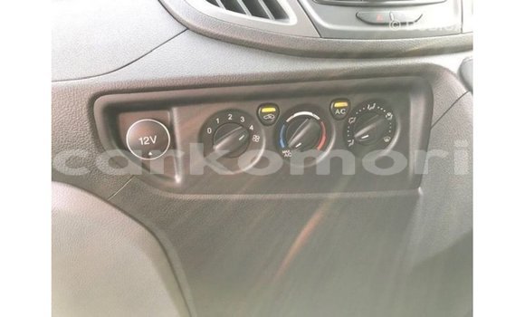 Acheter Import Voiture Ford Club Wagon Blanc à Import - Dubai, Grande Comore Acheter Import Voiture Ford Club Wagon Blanc à Import - Dubai, Grande Comore