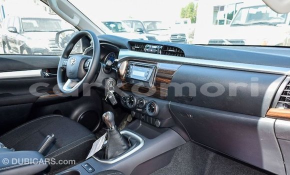Acheter Import Voiture Toyota Hilux Blanc à Import - Dubai, Grande Comore Acheter Import Voiture Toyota Hilux Blanc à Import - Dubai, Grande Comore